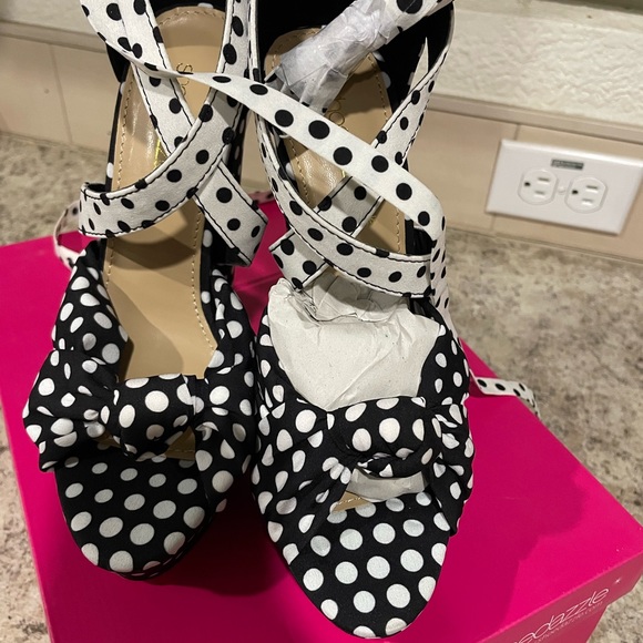 Shoes - Picture 3 of 8